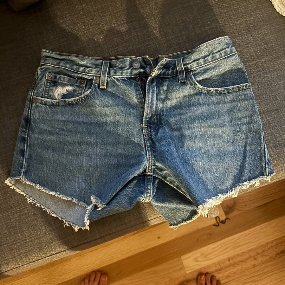 Levis Premium Denim Cut Off Shorts • 28 - Picture 2 of 6